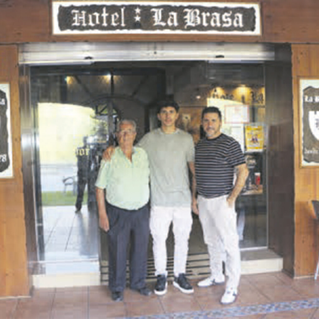 Tradición familiar y carnes a la brasa que hicieron historia en Vélez de Benaudalla